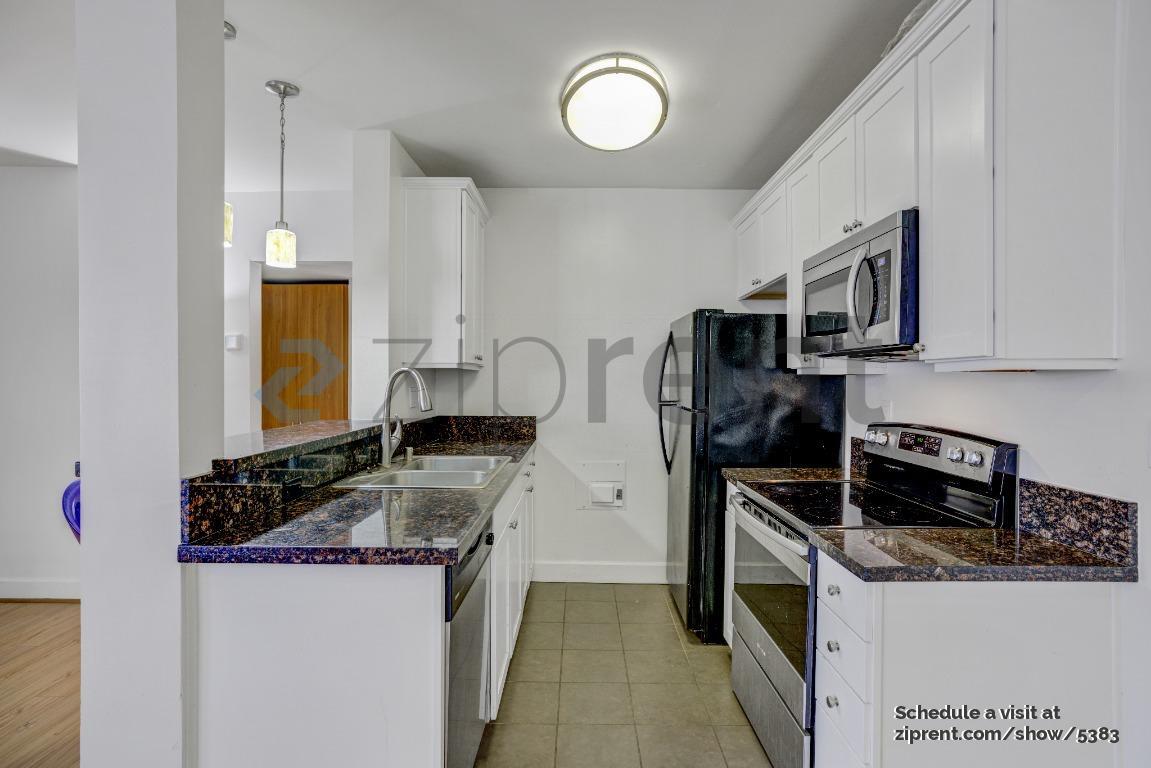 Building Photo - 10982 Roebling Ave