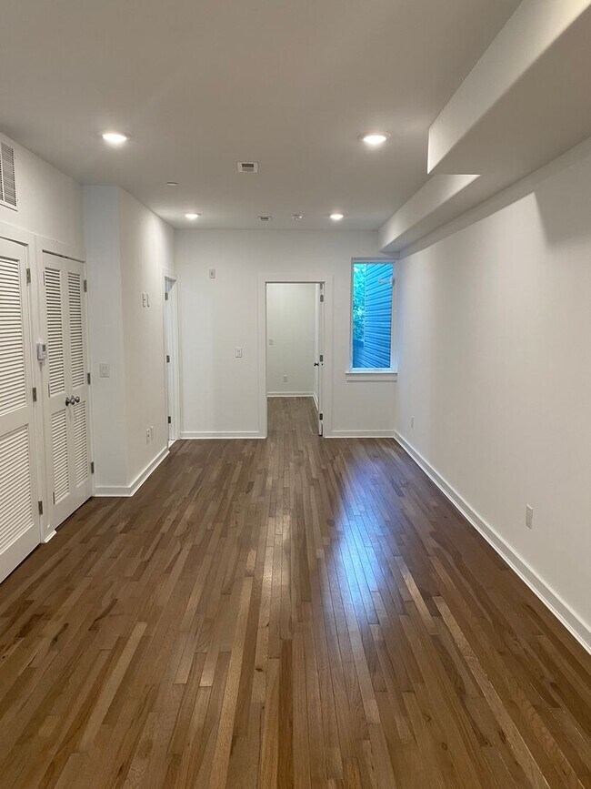 Building Photo - 725 N 39th St