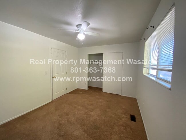 Building Photo - Check out This Unique 3 bed 1.5 Bath Townhome in Murray