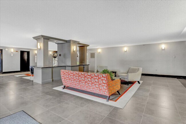 Building Photo - 1-bedroom, 1-bath condo
