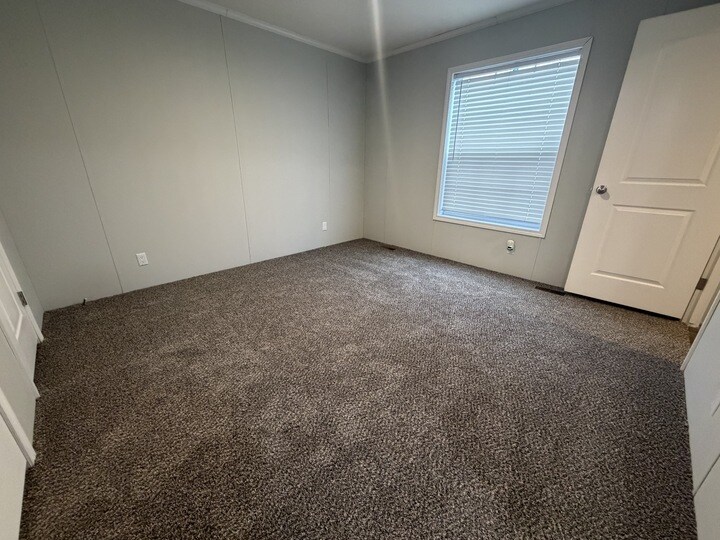 Building Photo - 15353 Dominique Dr