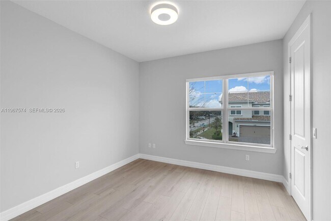 Building Photo - 1595 Evergreen Ter