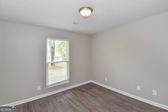 Building Photo - 2745 Sapphire St