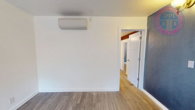 Building Photo - Newly Remodeled Home With Large Yard In Ro...