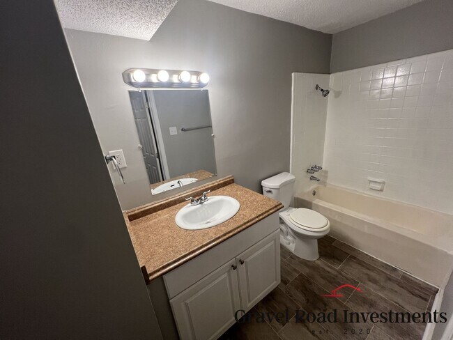 Building Photo - 815 41st Ave E