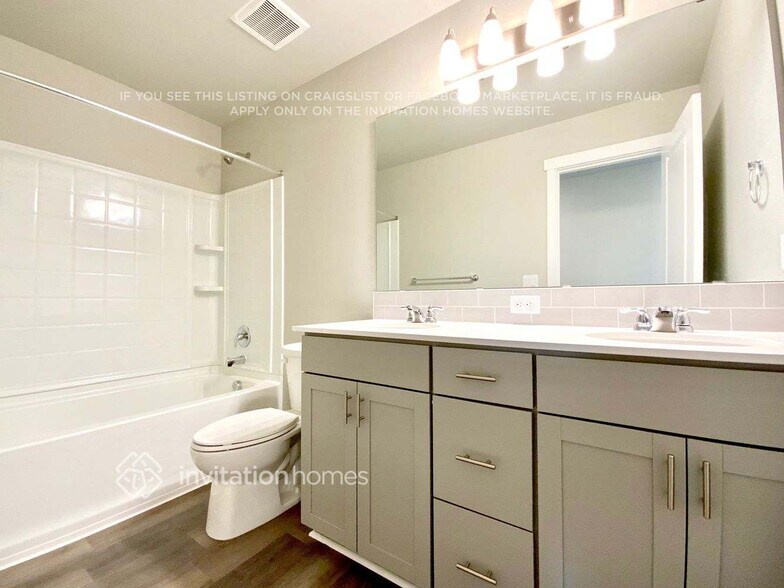 Building Photo - 934 Burwood St SE