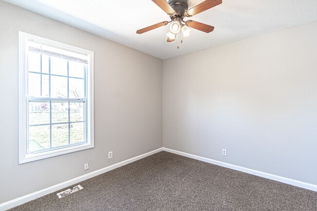 Building Photo - 1811 Harbor Dr