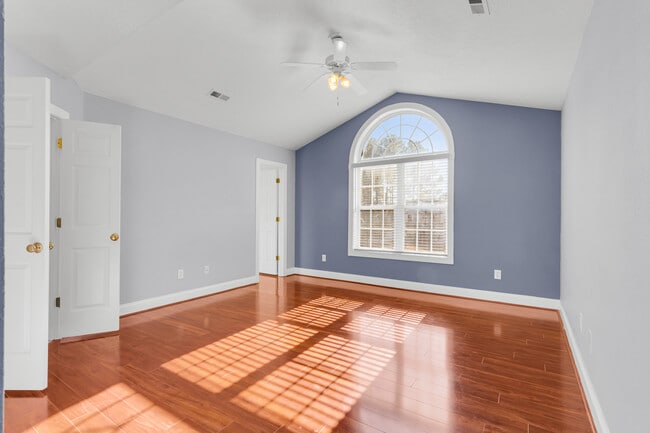 Building Photo - 109 Trinity Dr