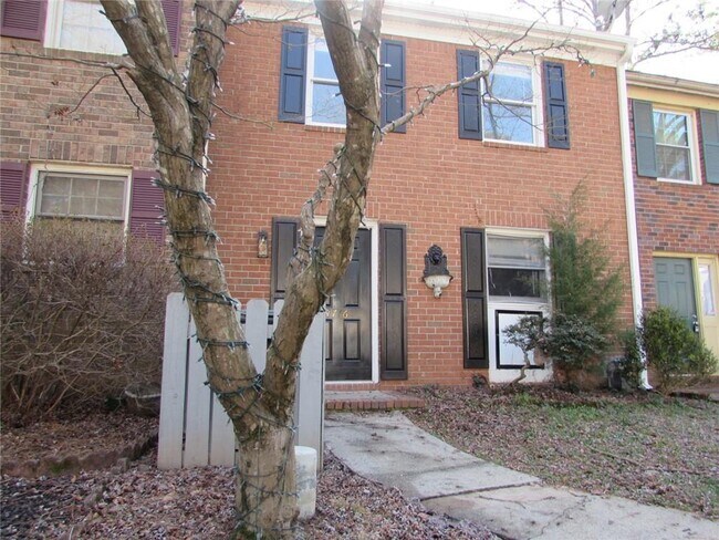 Building Photo - 1716 Twin Brooks Dr SE