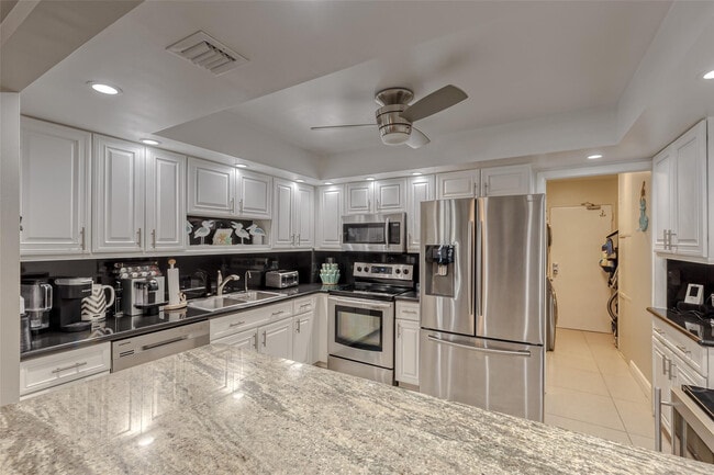 Building Photo - 3900 Galt Ocean Dr