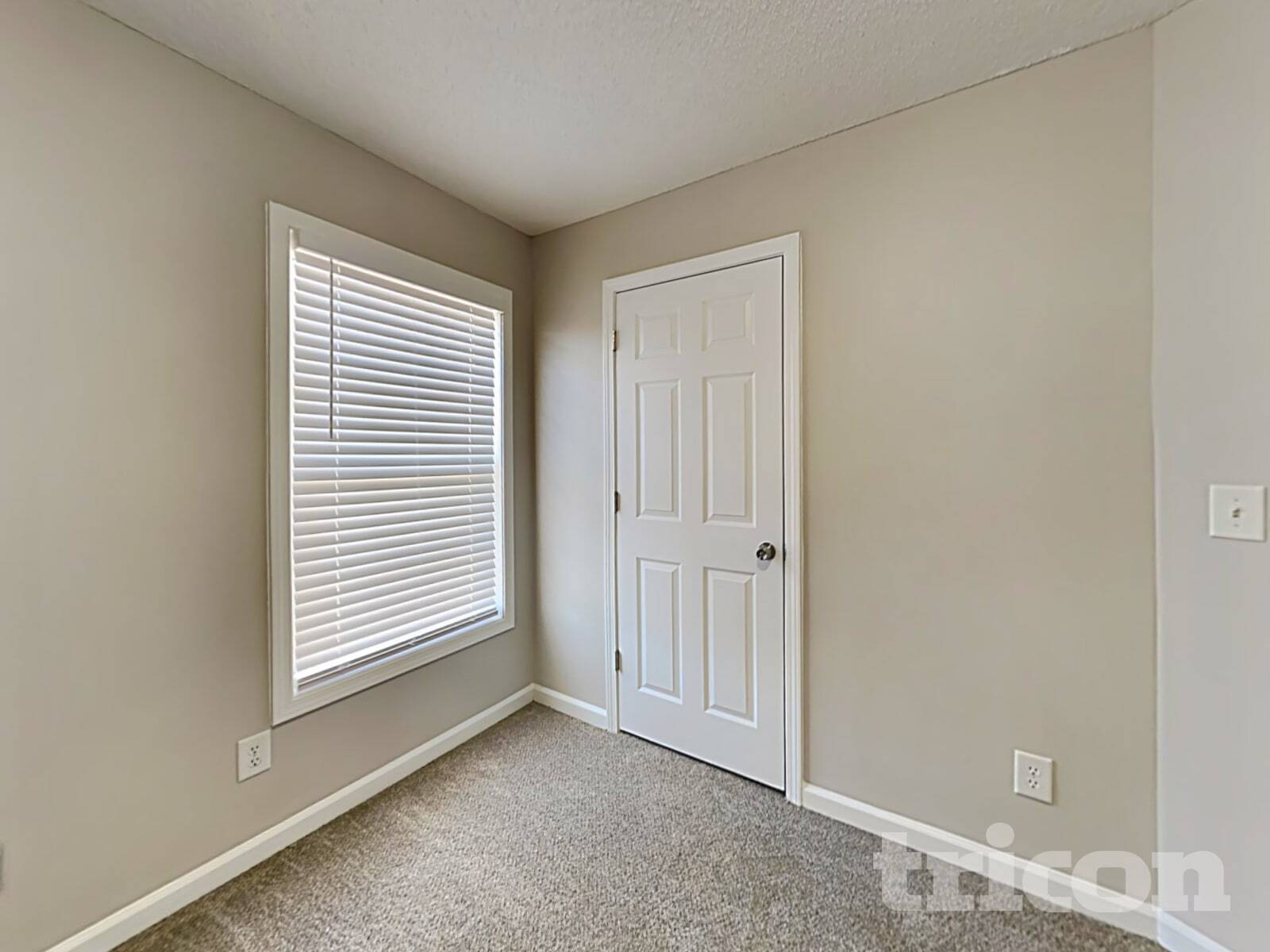 Building Photo - 208 Ravenwood Ct