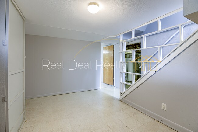 Building Photo - 3345 N 36th Ave