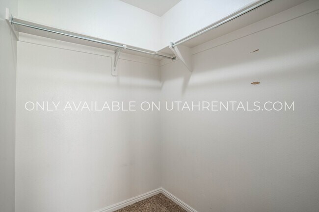 Building Photo - 1061 Canyon Meadow Dr