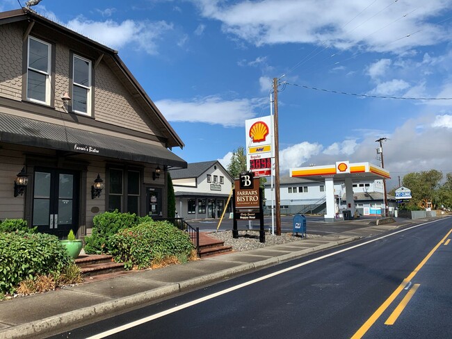 Building Photo - Honey stop the car one-Level ranch in the ...