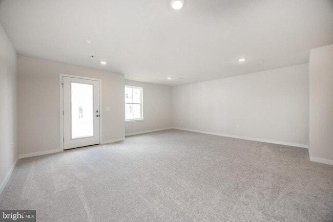 Building Photo - 245 Talucci Dr
