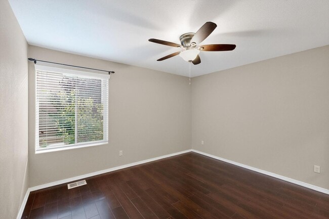 Building Photo - Executive 2 story Town house 4 Bedroom 3 b...