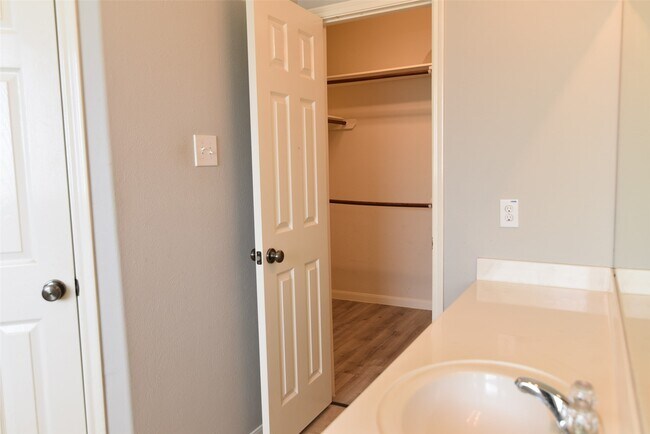 Building Photo - 7927 Cardinal Landing Ln