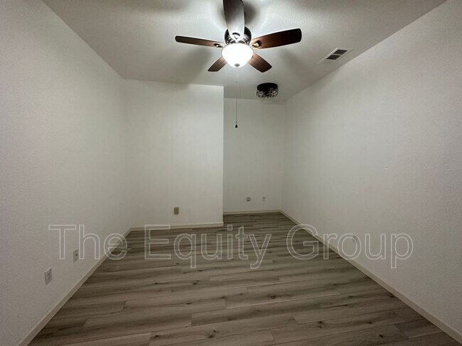 Building Photo - 1016 E Arlen Ave