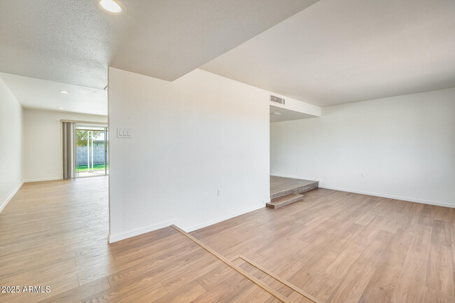 Building Photo - 5513 W Tierra Buena Ln