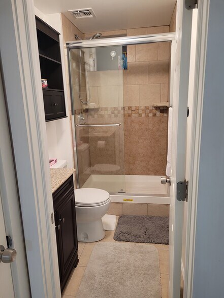 Building Photo - 34 Blaine Ave