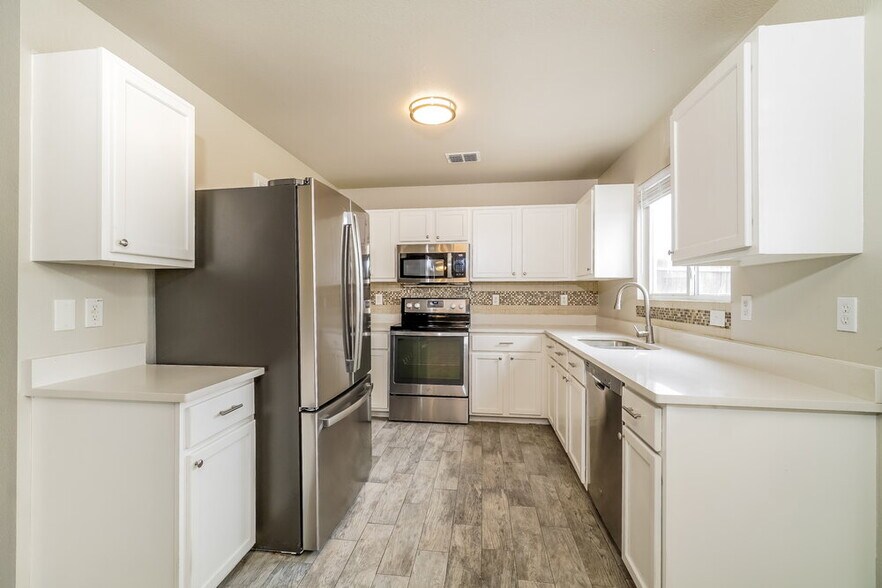 Building Photo - 228 Weeping Willow