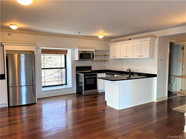 Building Photo - 1 S Astor St