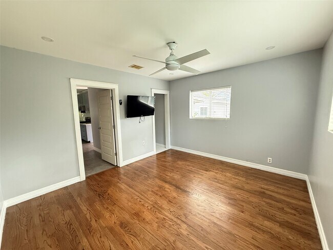 Building Photo - 7144 Kernel St