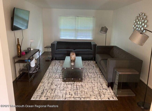 Building Photo - 3 Windsor Dr