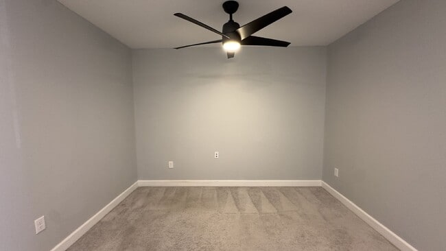 Building Photo - Stylish 3-Bed, 3-Bath Townhouse Oasis in Riviera Beach