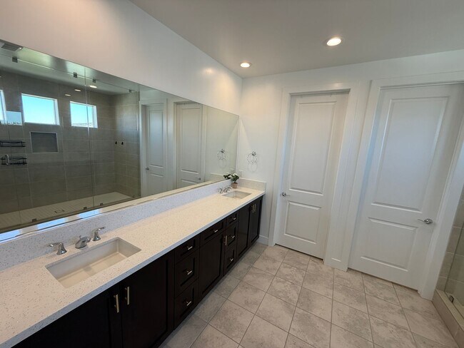 Building Photo - Beautiful 4-Bedroom Home with Solar and Private Patio in Plum Estates!