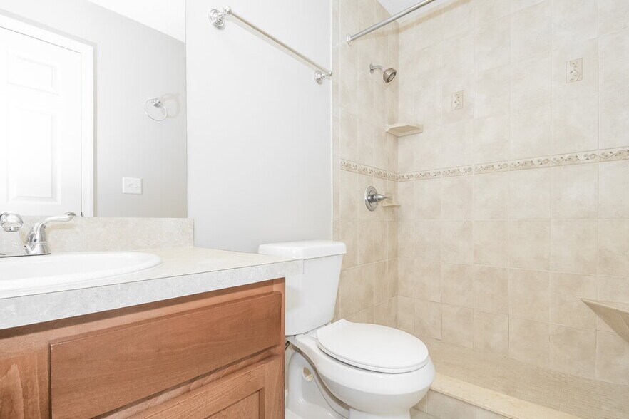 Building Photo - 1603 Twin Oak Ln