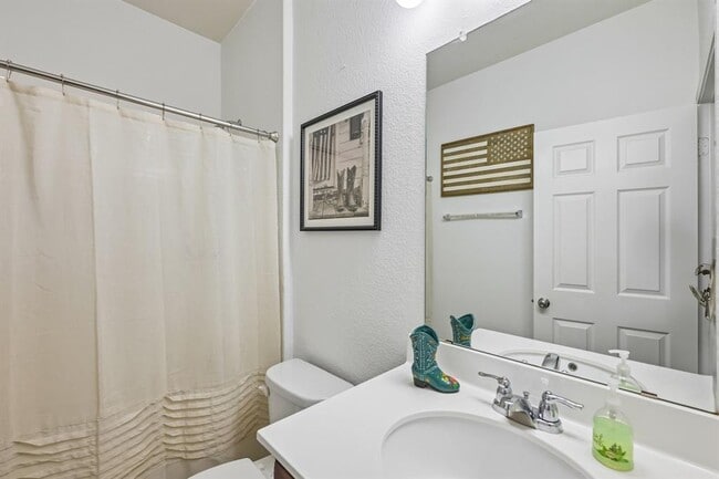 Building Photo - 216 La Dera Dr