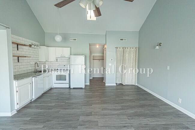 Building Photo - Third Floor Condo