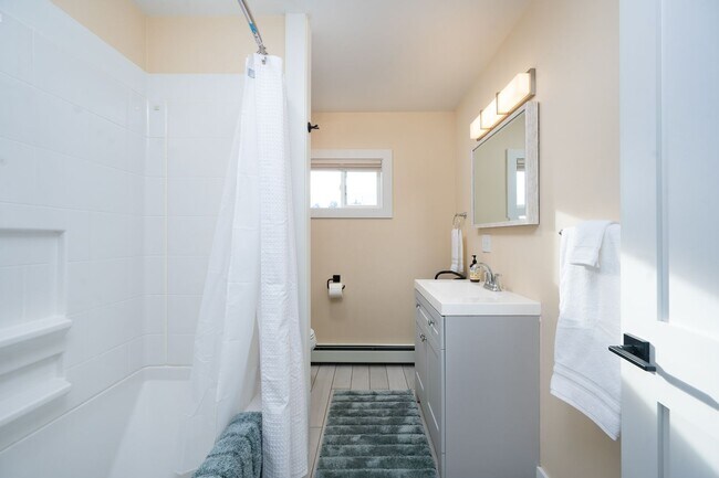 Building Photo - Secluded Cottage with ALL THE VIEWS