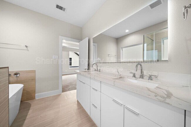 Building Photo - 24A Bucan St