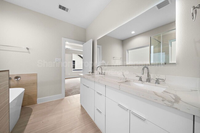 Building Photo - 28 Bucan Street