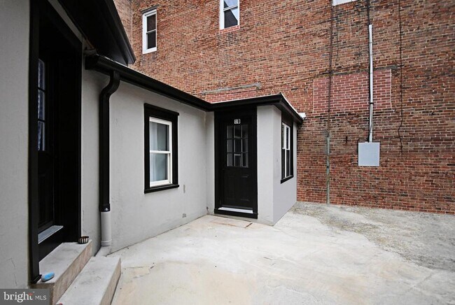 Building Photo - 20 S Hanover St
