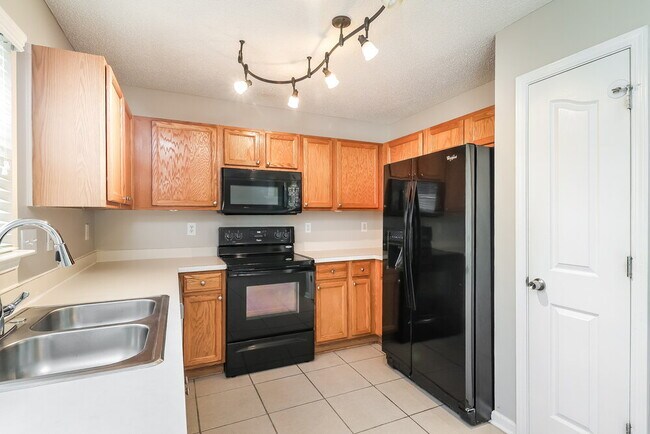 Building Photo - 15239 Pangborn Pl