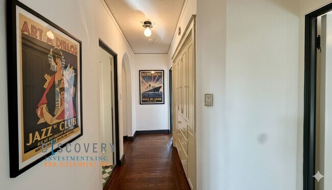 Building Photo - Oakmore 3+ Bedroom Spanish Mediterranean Home