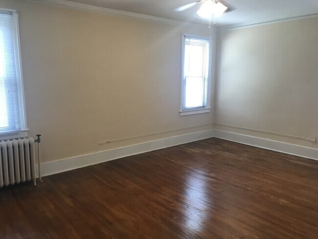 Building Photo - Move in Ready 4 Bedroom 2.5 Bath