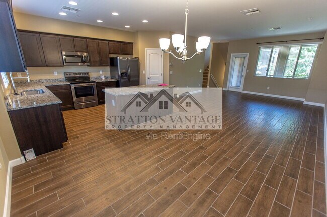 Building Photo - 240 W Juniper Ave