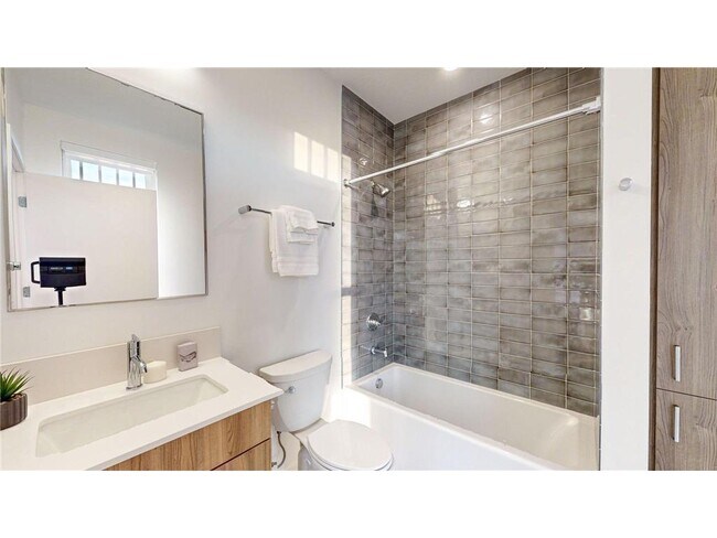 Building Photo - 4 West Dr