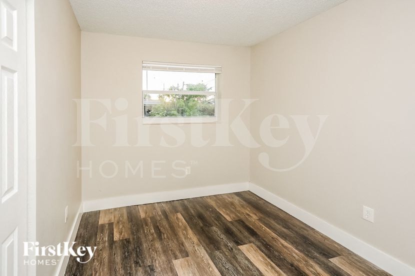 Building Photo - 14830 SW 103rd Ave