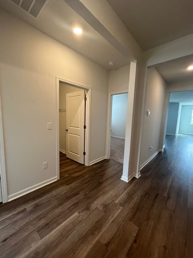 Building Photo - 3 Bedroom Home in Waterside Community of S...