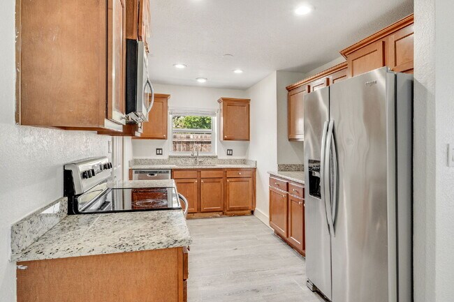 Building Photo - Remodeled 3/2 in Central Merritt Island!