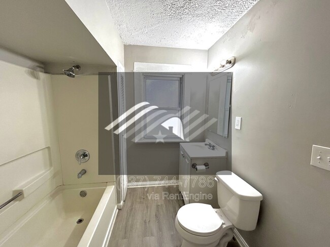 Building Photo - 2806 S Smithville Rd