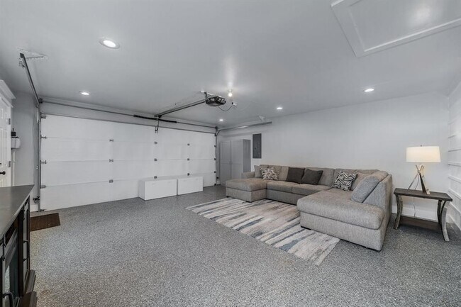 Building Photo - 1601 Windsong Trail