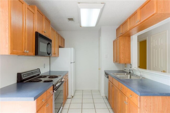 Building Photo - 1015 E Yager Ln