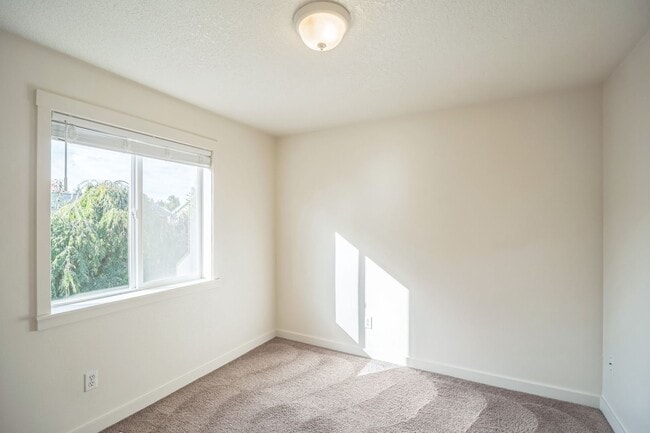 Building Photo - 3114 SE Tumblestone Dr