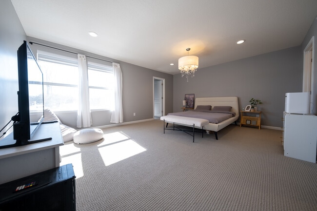 Building Photo - 756 Stonegate Rd